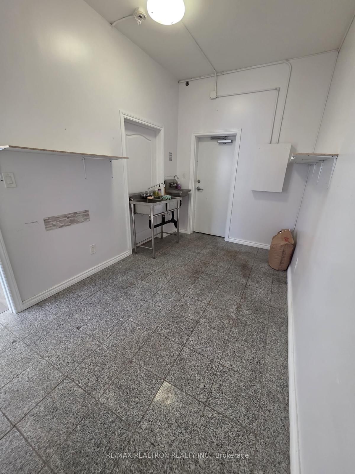 48 Cathedral High Street, Unit Main Floor - Photo 13