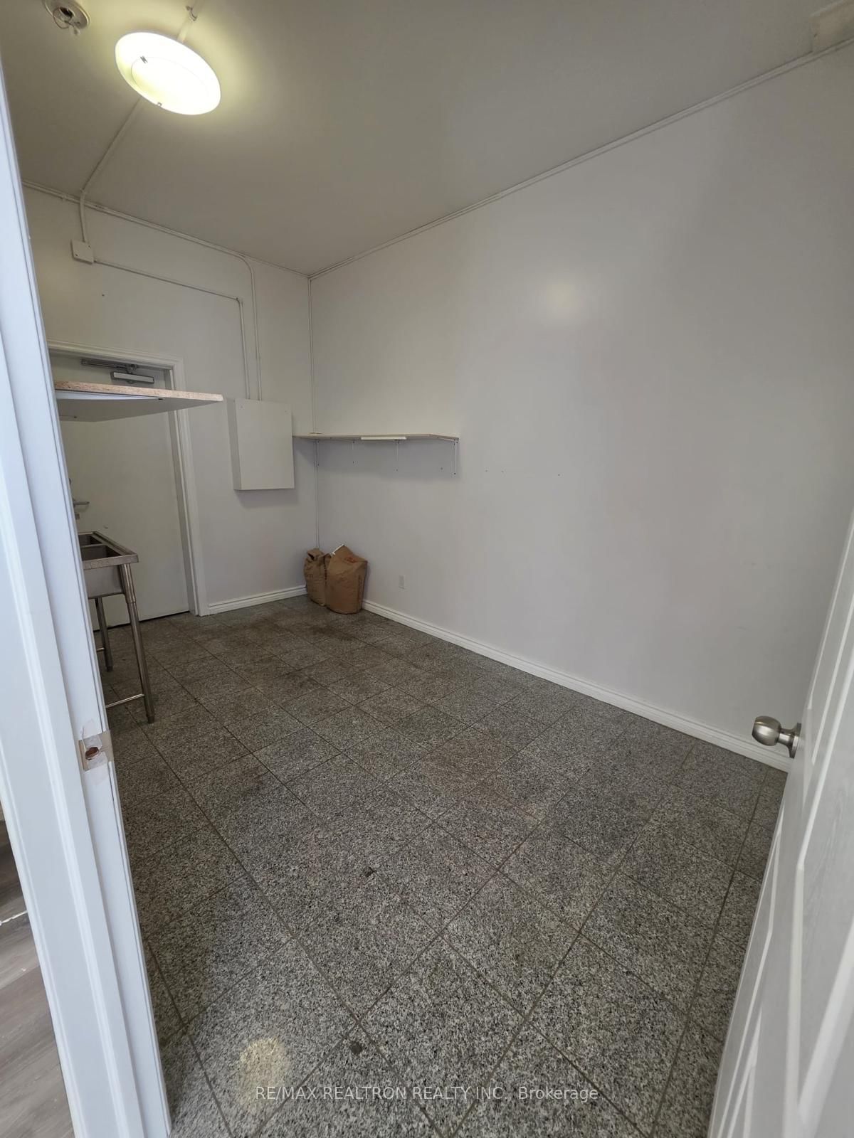 48 Cathedral High Street, Unit Main Floor - Photo 14