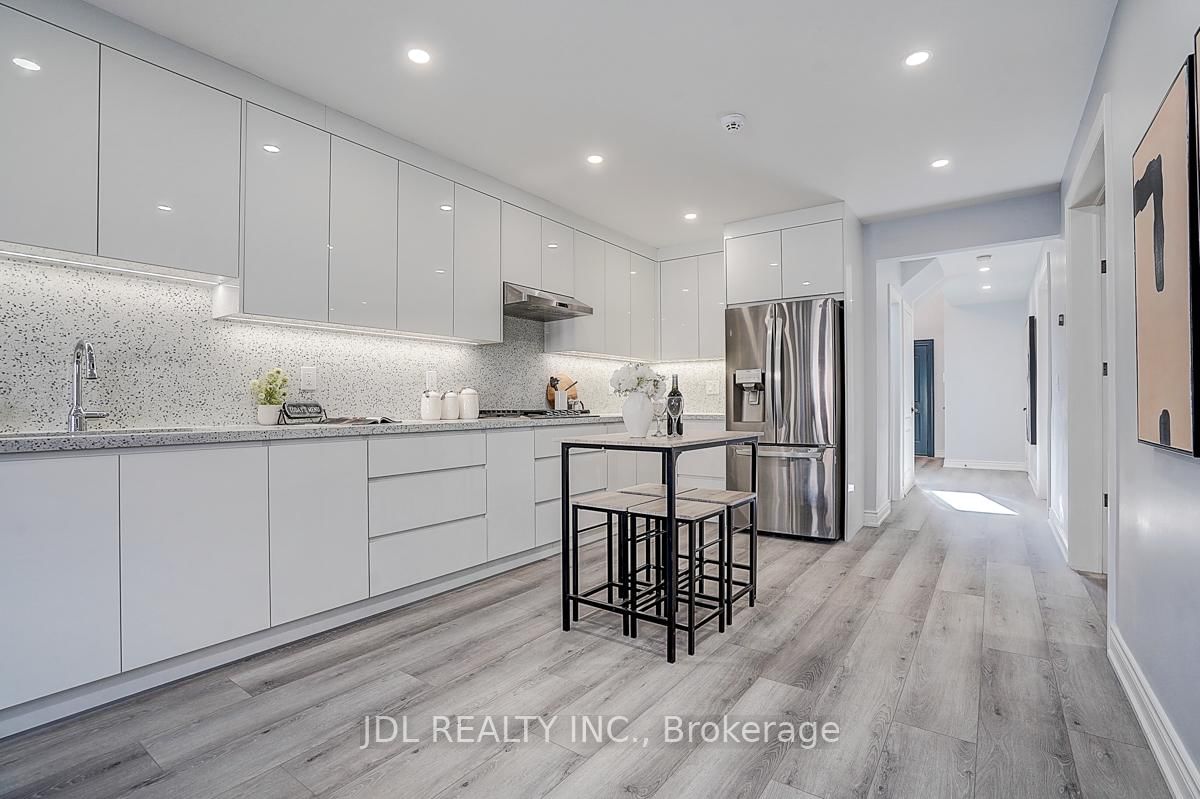 Detached House for sale at 41 Emmitt Road, Vaughan, Ontario, L6A 3V8 - Maple - MLS: N12979308