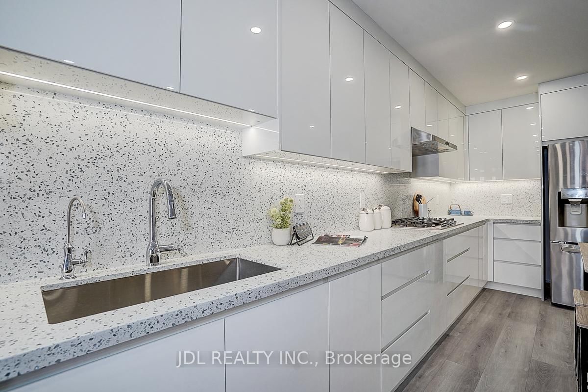 Detached House for sale at 41 Emmitt Road, Vaughan, Ontario, L6A 3V8 - Maple - MLS: N12979308