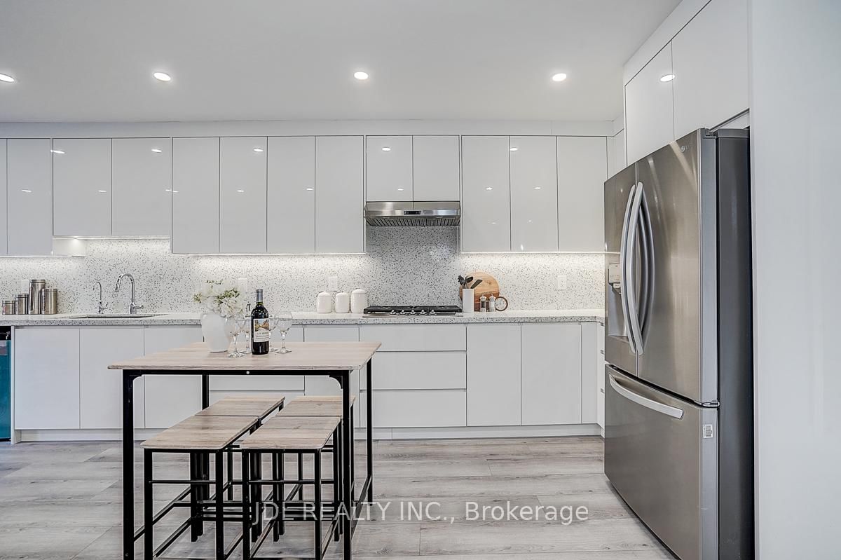 Detached House for sale at 41 Emmitt Road, Vaughan, Ontario, L6A 3V8 - Maple - MLS: N12979308