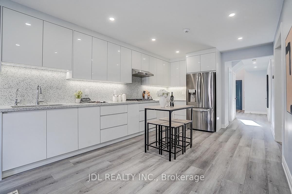 Detached House for sale at 41 Emmitt Road, Vaughan, Ontario, L6A 3V8 - Maple - MLS: N12979308