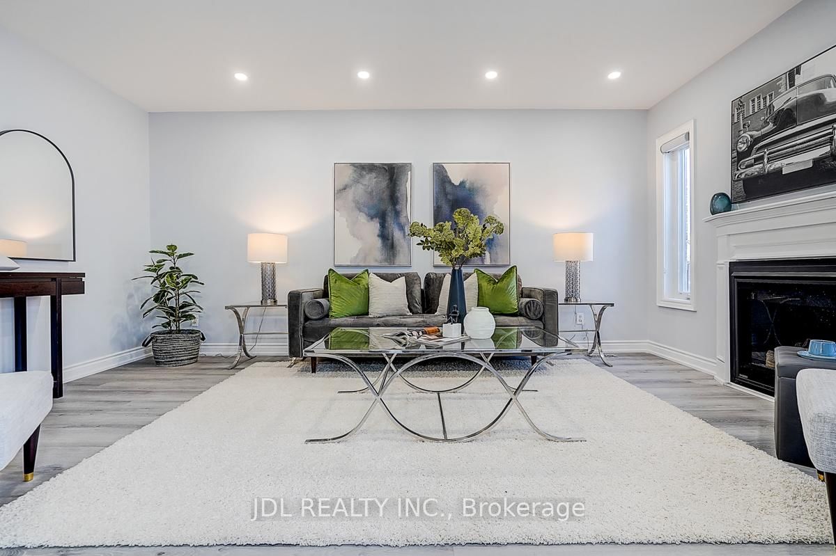 Detached House for sale at 41 Emmitt Road, Vaughan, Ontario, L6A 3V8 - Maple - MLS: N12979308