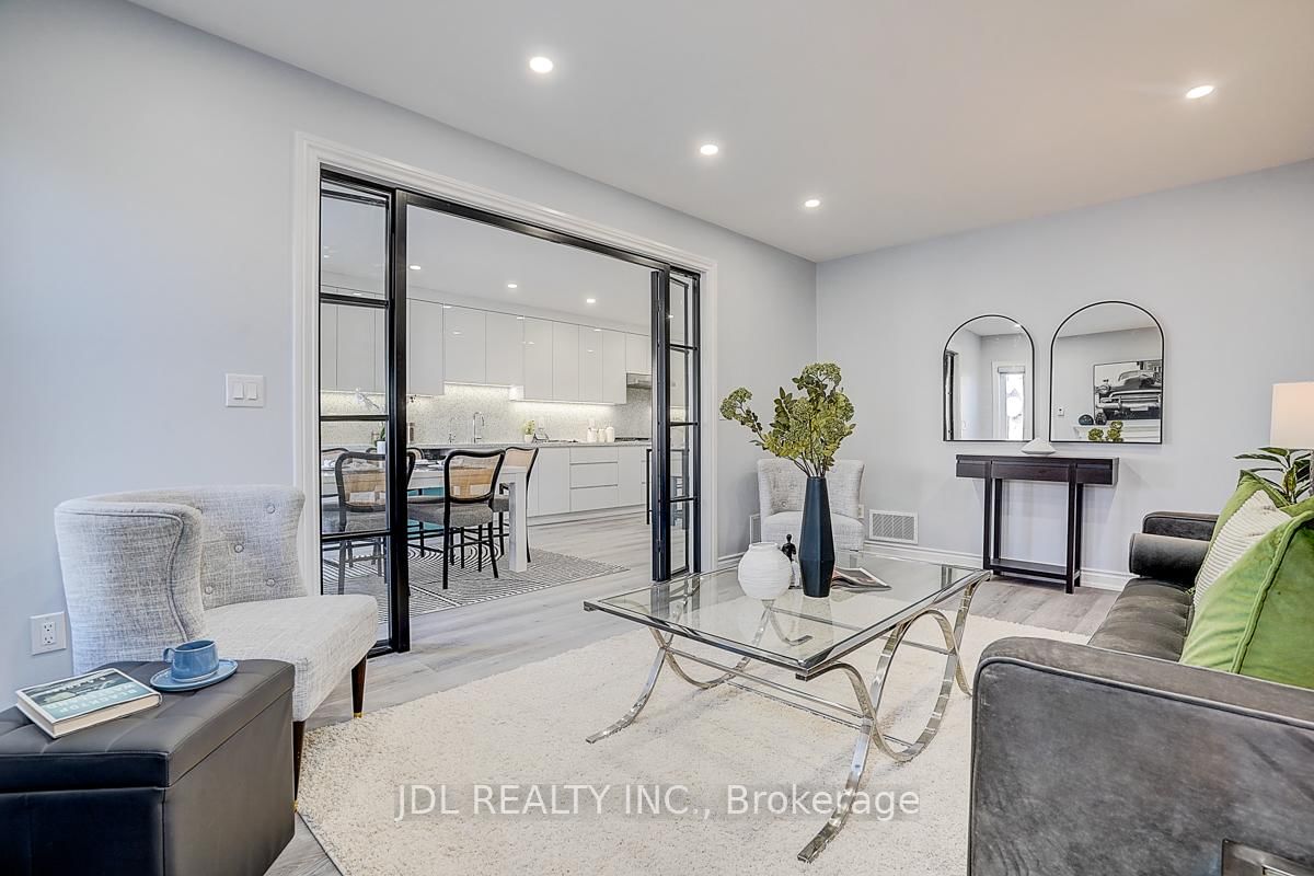 Detached House for sale at 41 Emmitt Road, Vaughan, Ontario, L6A 3V8 - Maple - MLS: N12979308