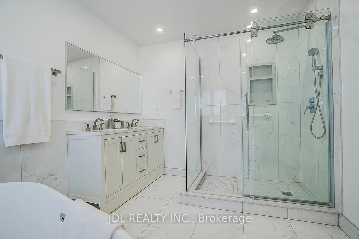 Detached House for sale at 41 Emmitt Road, Vaughan, Ontario, L6A 3V8 - Maple - MLS: N12979308