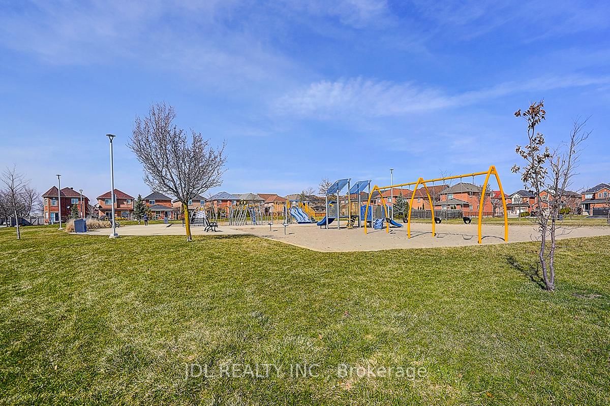 Detached House for sale at 41 Emmitt Road, Vaughan, Ontario, L6A 3V8 - Maple - MLS: N12979308