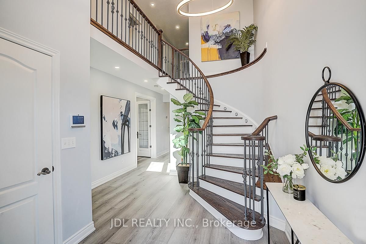 Detached House for sale at 41 Emmitt Road, Vaughan, Ontario, L6A 3V8 - Maple - MLS: N12979308