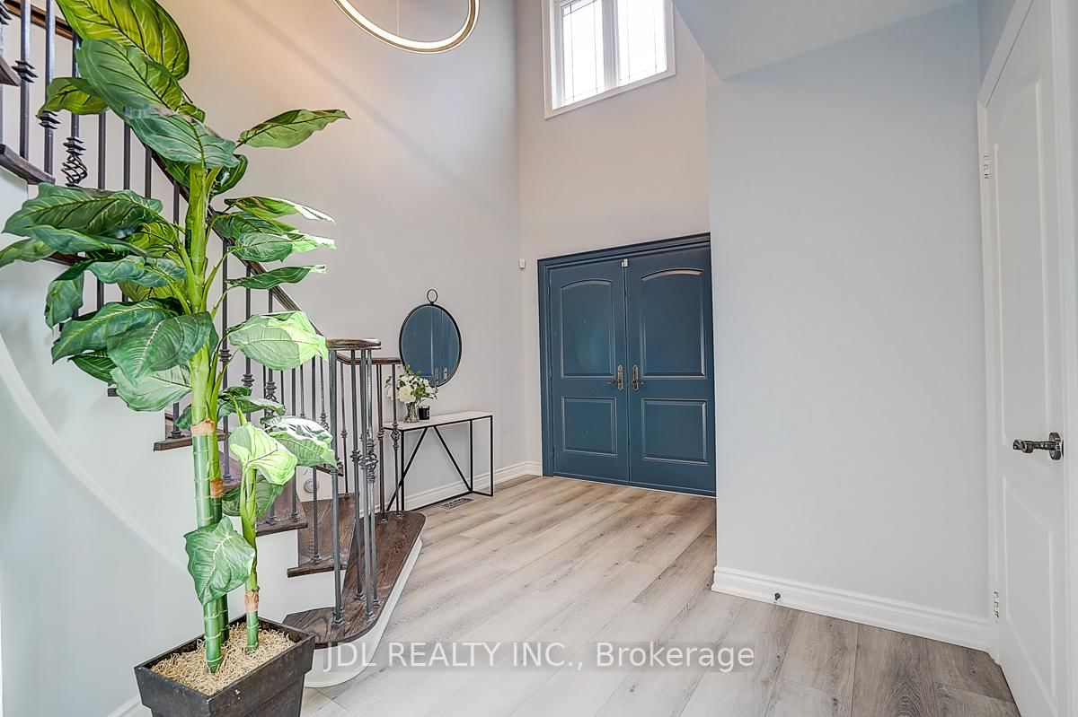 Detached House for sale at 41 Emmitt Road, Vaughan, Ontario, L6A 3V8 - Maple - MLS: N12979308