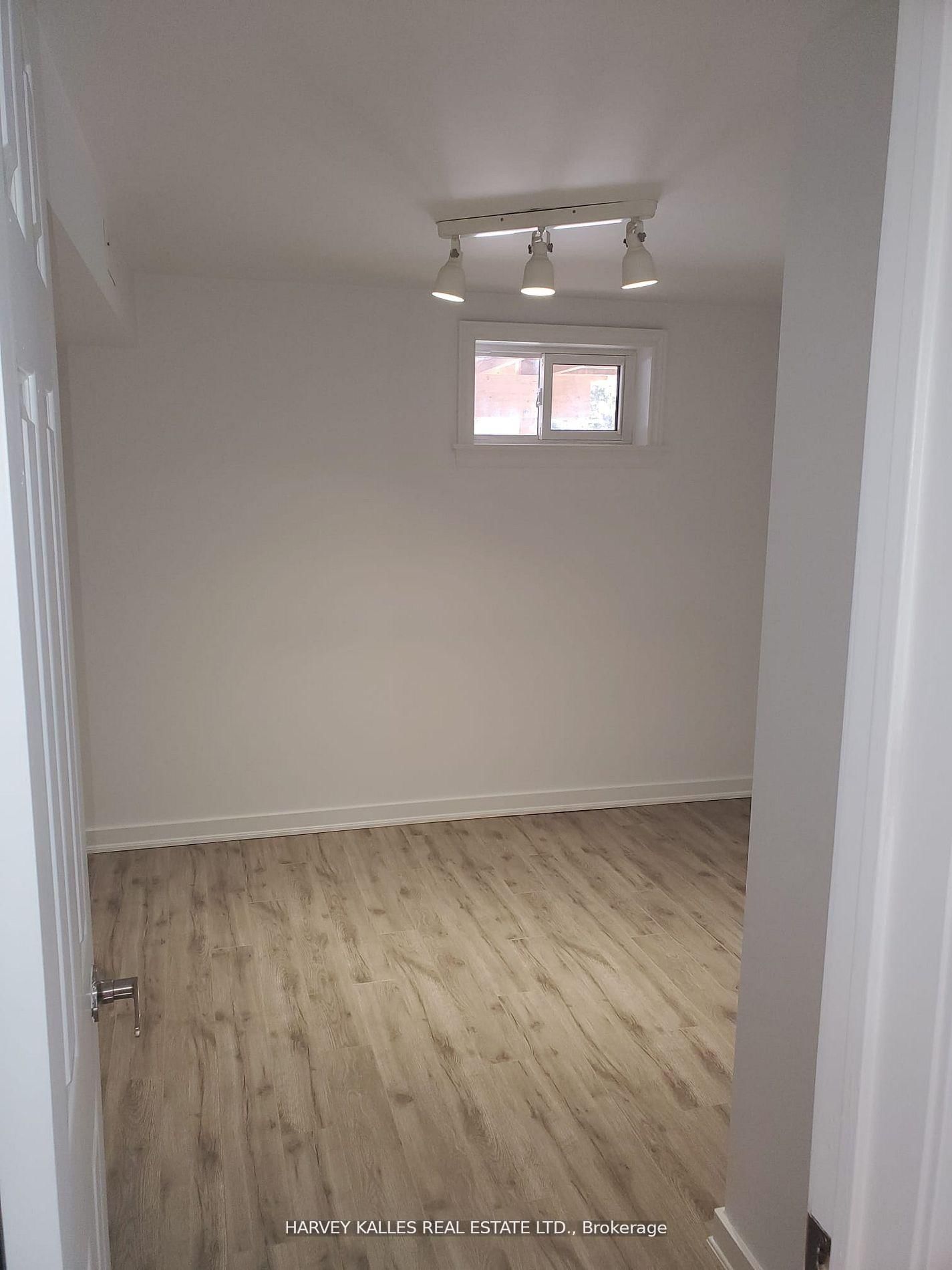 347 Ella Court, Unit Lower - Photo 10