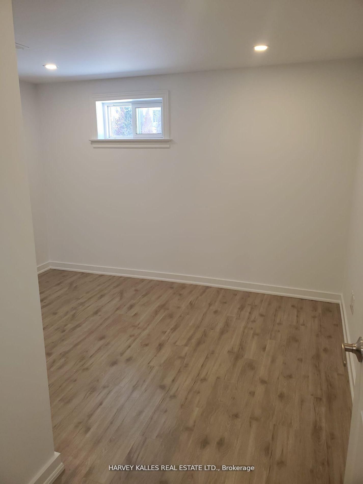 347 Ella Court, Unit Lower - Photo 11