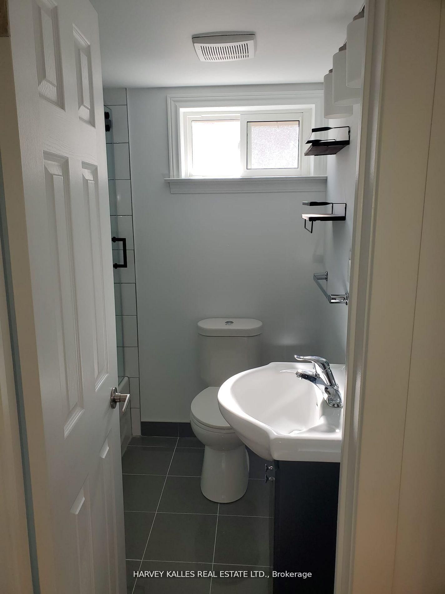 347 Ella Court, Unit Lower - Photo 8