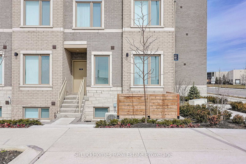 342 - 100 Honeycrisp Cres, Vaughan, L4K 0N7 | Image 2