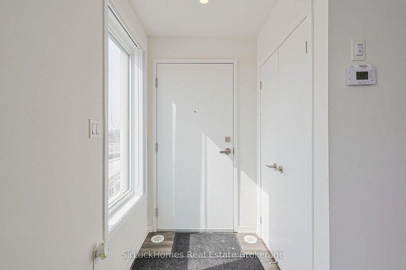 342 - 100 Honeycrisp Cres, Vaughan, L4K 0N7 | Image 3