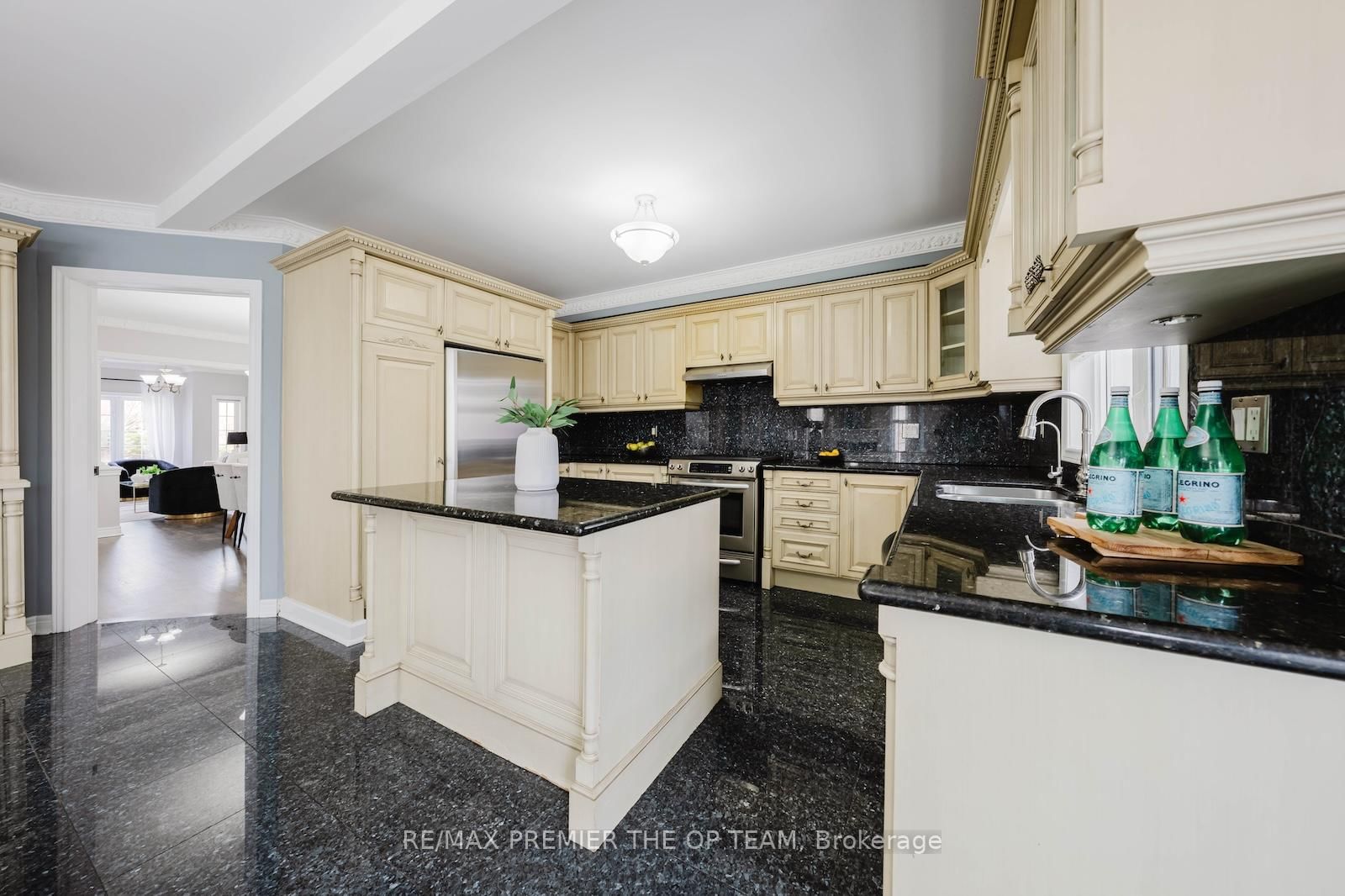 Detached House for sale at 16 St Michele Place, Vaughan, Ontario, L4H 1H3 - Islington Woods - MLS: N12979408