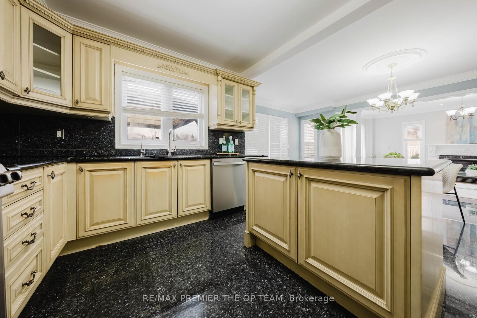 Detached House for sale at 16 St Michele Place, Vaughan, Ontario, L4H 1H3 - Islington Woods - MLS: N12979408