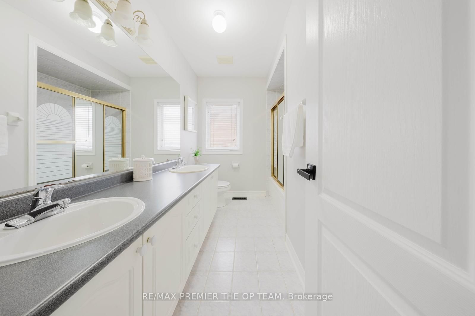 Detached House for sale at 16 St Michele Place, Vaughan, Ontario, L4H 1H3 - Islington Woods - MLS: N12979408