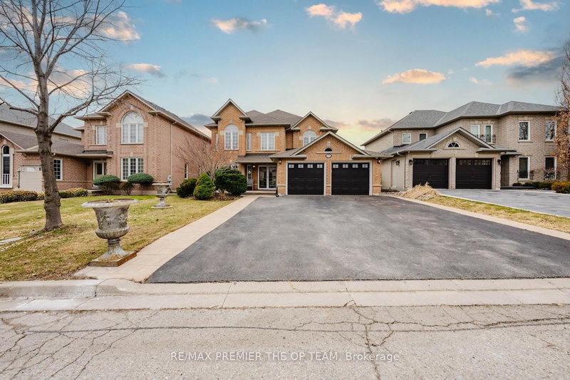 16 St Michele Pl, Vaughan, L4H 1H3 | Image 3