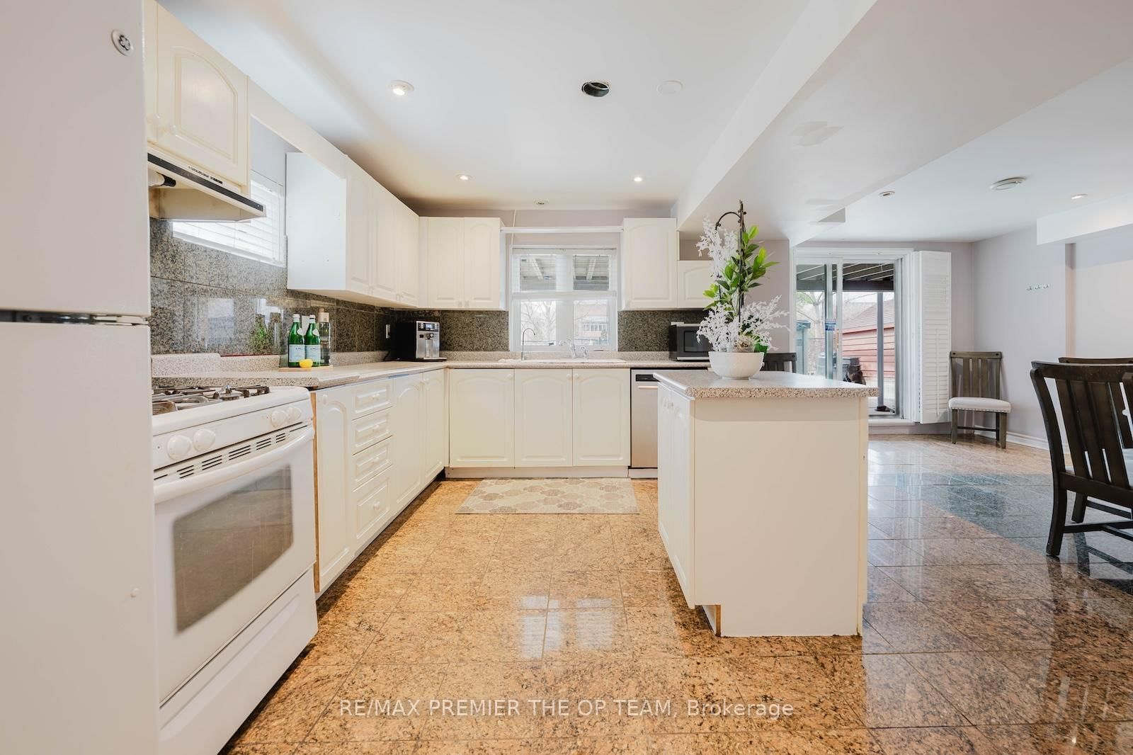 Detached House for sale at 16 St Michele Place, Vaughan, Ontario, L4H 1H3 - Islington Woods - MLS: N12979408