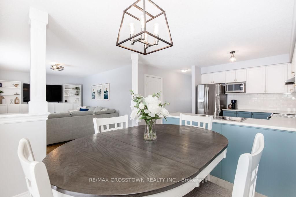 Detached House for sale at 8 Brownley Lane, Essa, Ontario, L0M 1B0 - Angus - MLS: N12979456