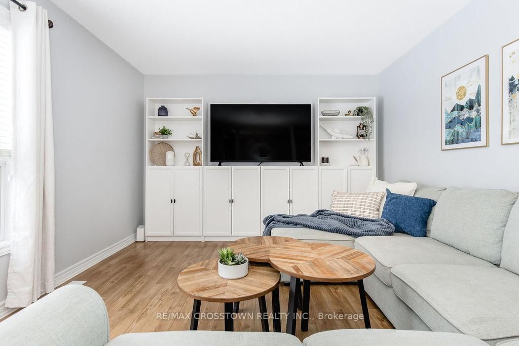 Detached House for sale at 8 Brownley Lane, Essa, Ontario, L0M 1B0 - Angus - MLS: N12979456