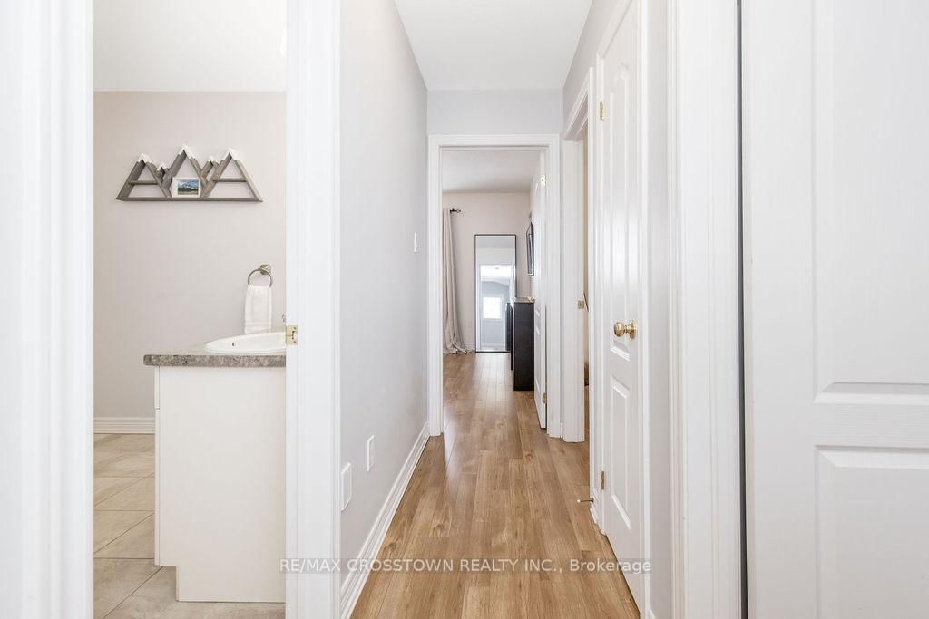 Detached House for sale at 8 Brownley Lane, Essa, Ontario, L0M 1B0 - Angus - MLS: N12979456