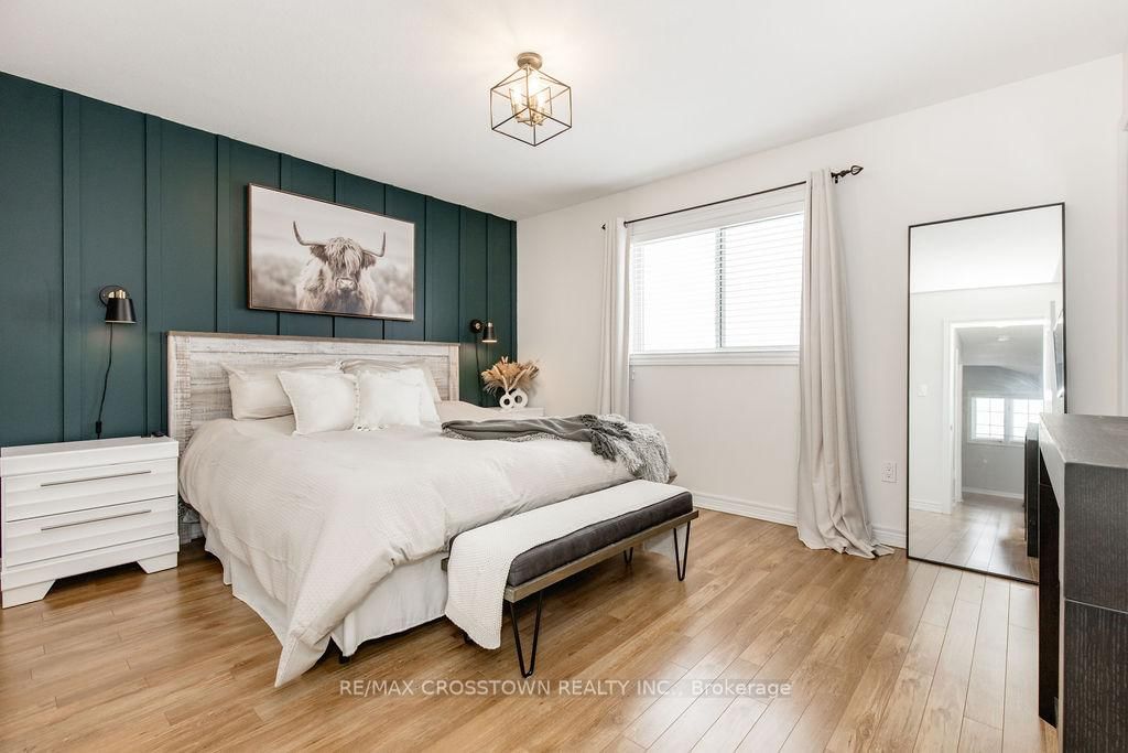 Detached House for sale at 8 Brownley Lane, Essa, Ontario, L0M 1B0 - Angus - MLS: N12979456