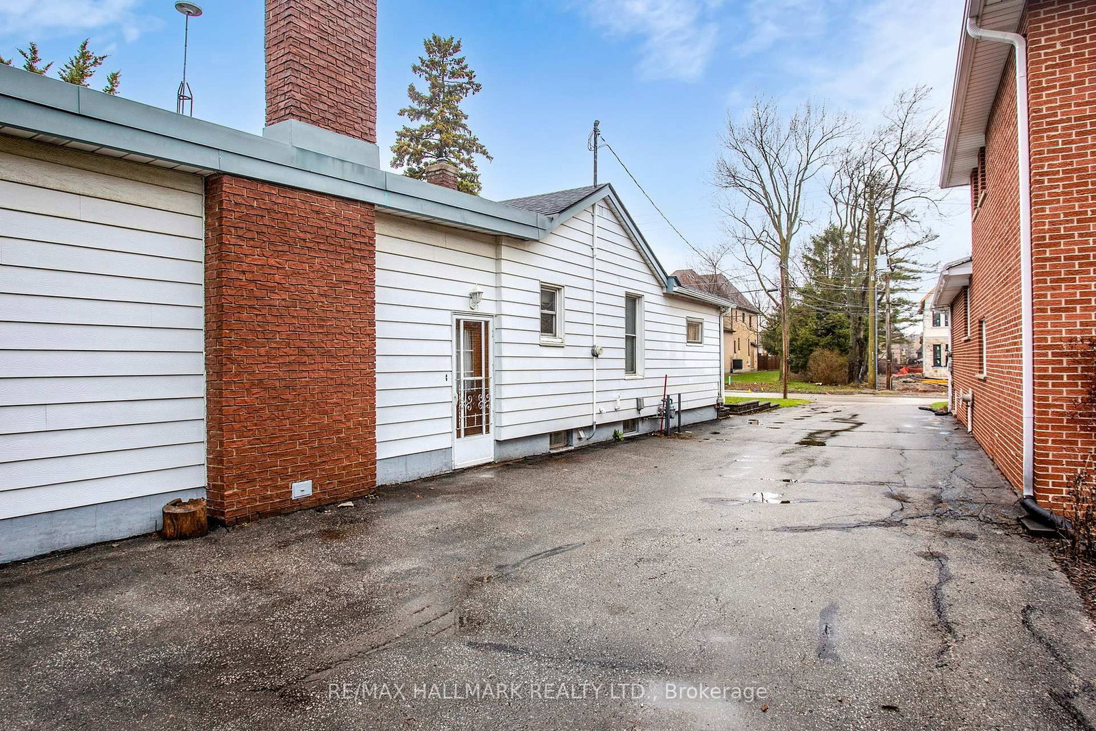 Detached House for sale at 63 Oxford Street, Richmond Hill, Ontario, L4C 4L6 - Mill Pond - MLS: N12979766