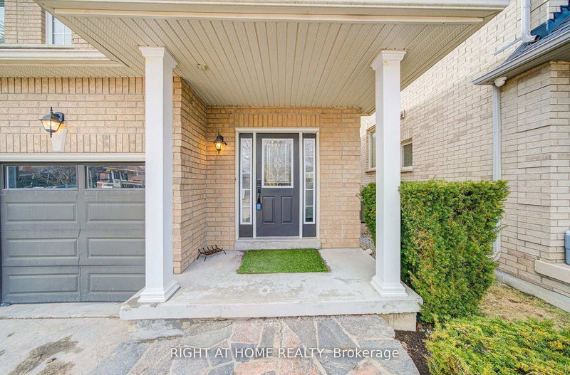 740 Colter St, Newmarket, L3X 2V5 | Image 3