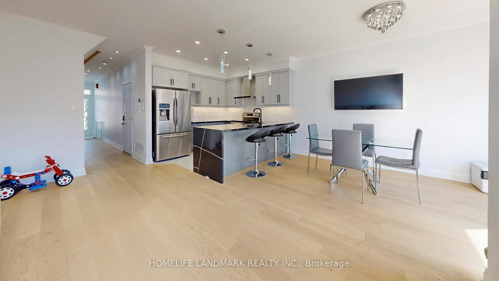 Semi-Detached House for sale at 32 Arco Circle, Vaughan, Ontario, L6A 3Z7 - Maple - MLS: N12980506