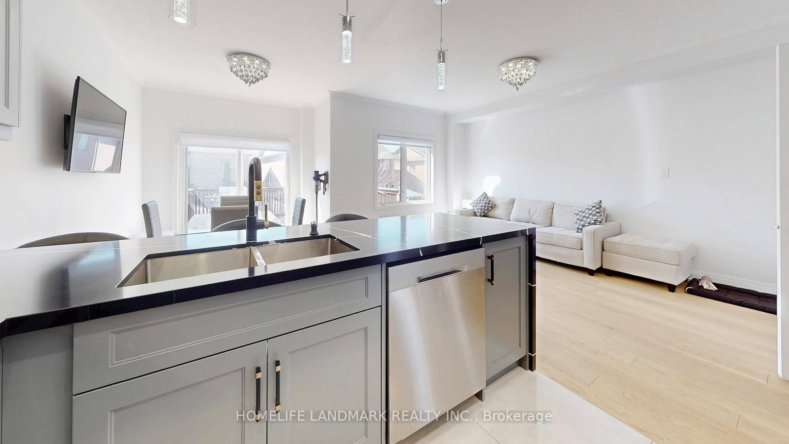 Semi-Detached House for sale at 32 Arco Circle, Vaughan, Ontario, L6A 3Z7 - Maple - MLS: N12980506