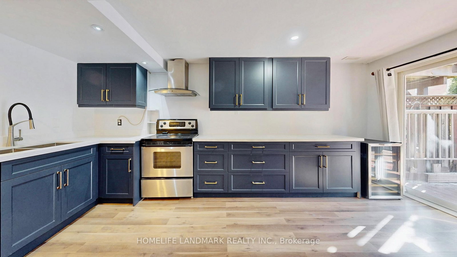 Semi-Detached House for sale at 32 Arco Circle, Vaughan, Ontario, L6A 3Z7 - Maple - MLS: N12980506