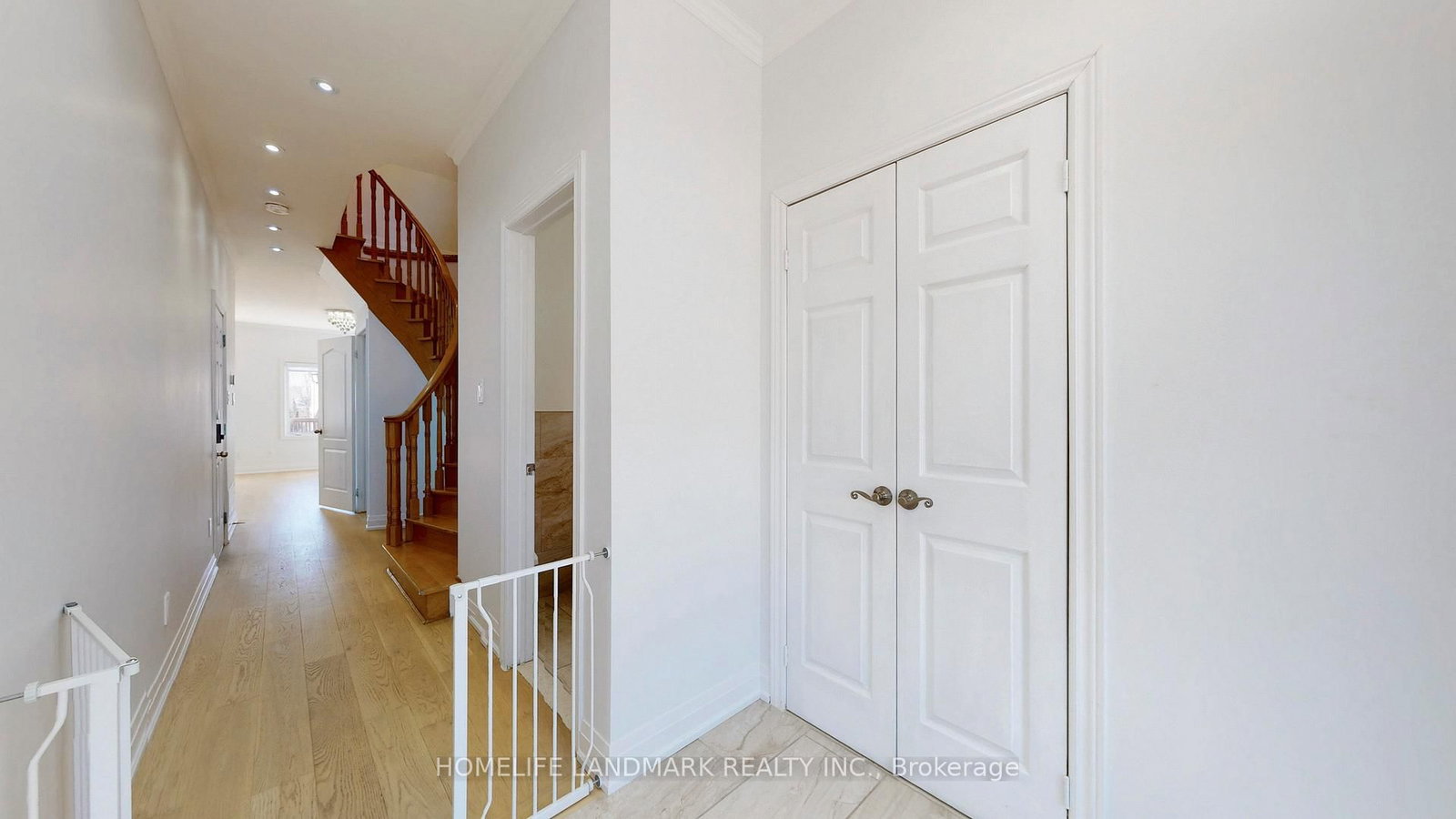 Semi-Detached House for sale at 32 Arco Circle, Vaughan, Ontario, L6A 3Z7 - Maple - MLS: N12980506