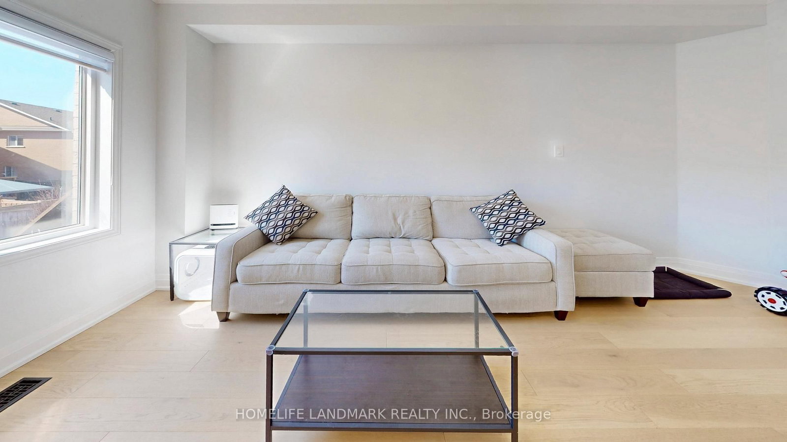 Semi-Detached House for sale at 32 Arco Circle, Vaughan, Ontario, L6A 3Z7 - Maple - MLS: N12980506