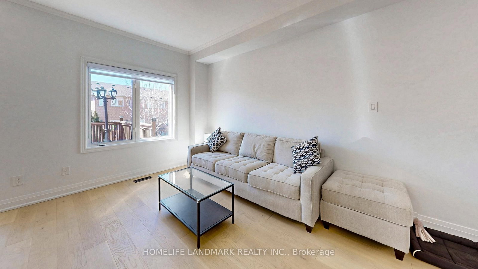 Semi-Detached House for sale at 32 Arco Circle, Vaughan, Ontario, L6A 3Z7 - Maple - MLS: N12980506