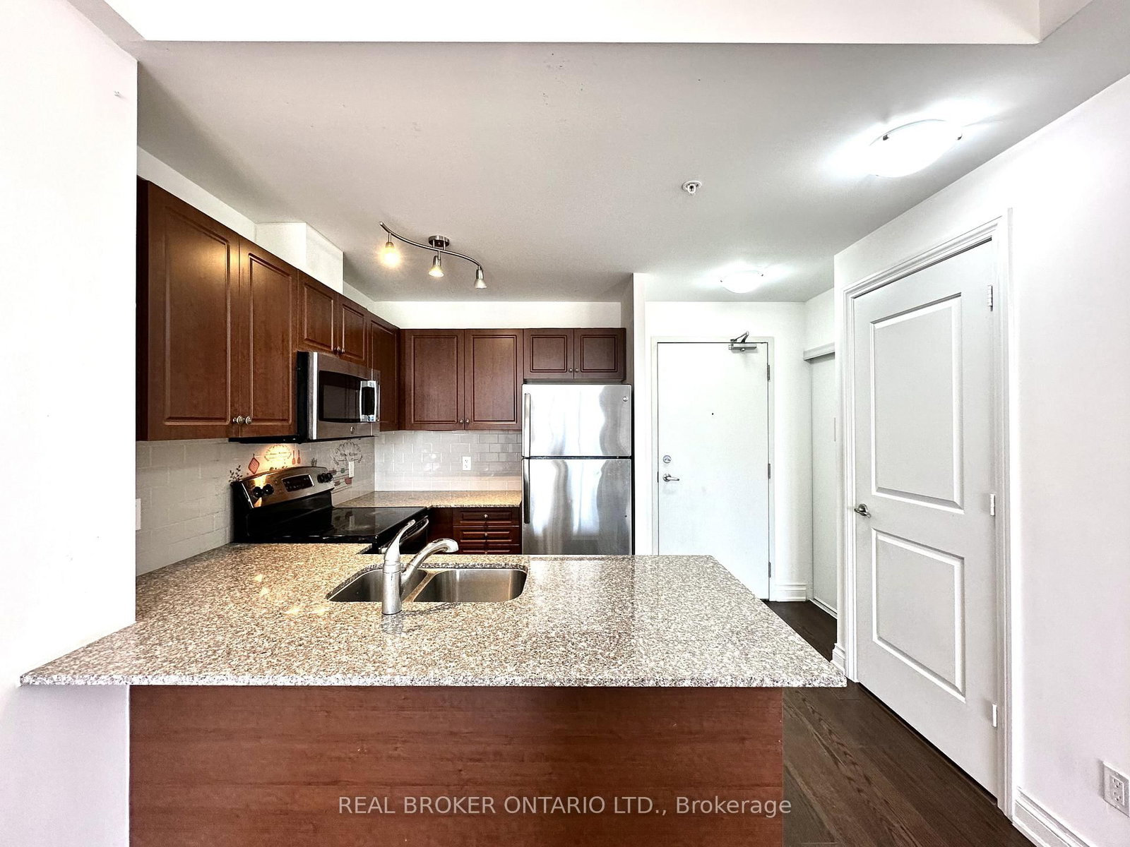 68 Main Street N, Unit 404 - Photo 11