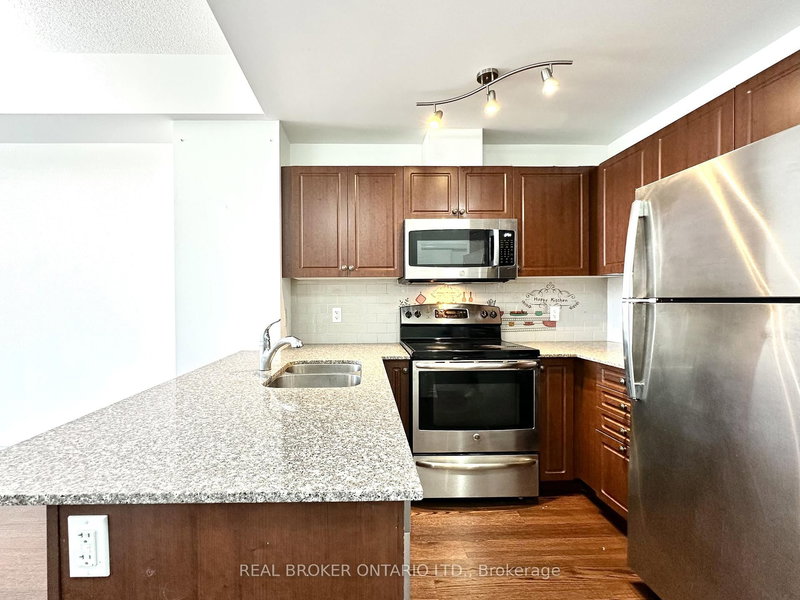 404 - 68 Main St N, Markham, L3P 0N5 | Image 2