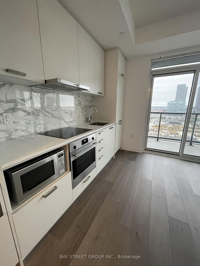 1717 - 10 Honeycrisp Crescent