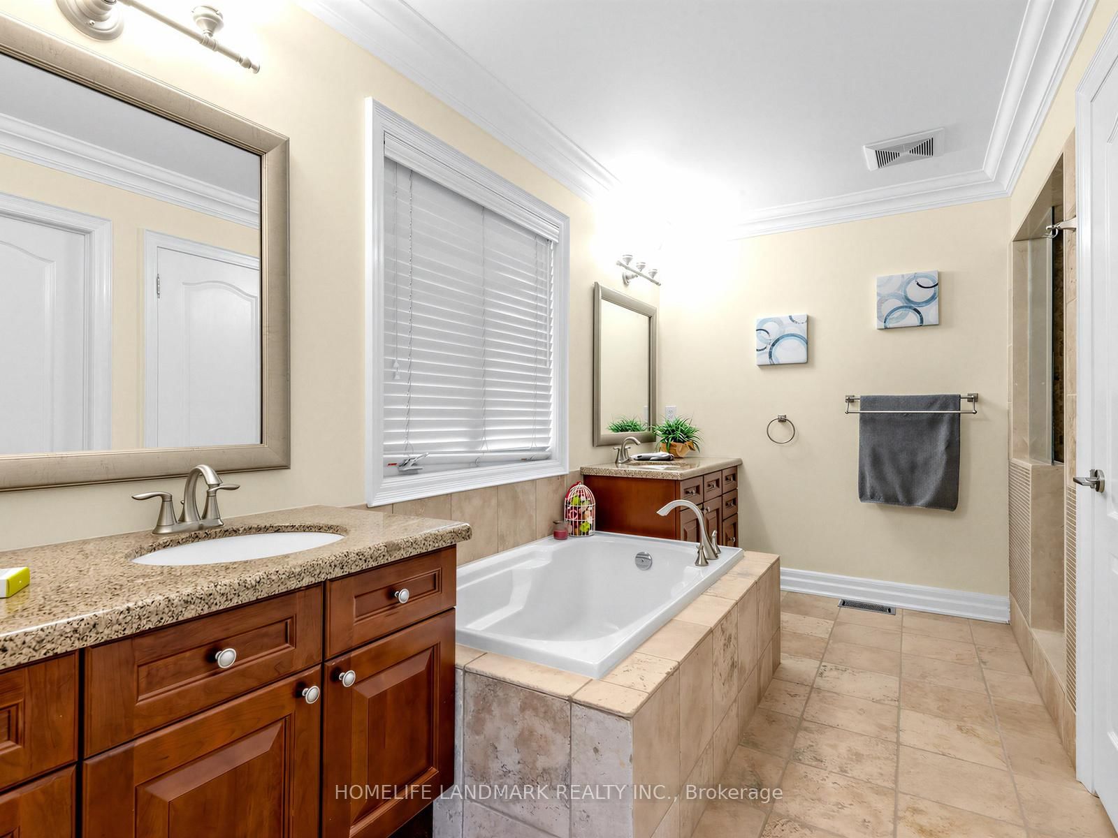 Detached House for sale at 59 Black Walnut Crescent, Richmond Hill, Ontario, L4B 3S3 - Langstaff - MLS: N12980644