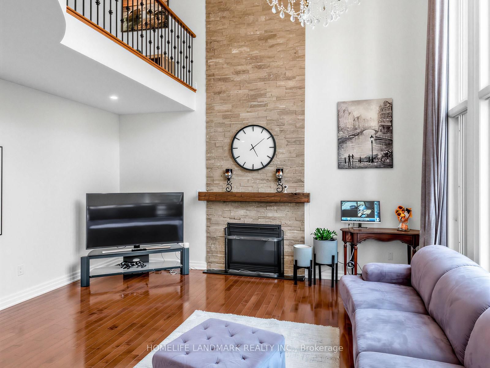 Detached House for sale at 59 Black Walnut Crescent, Richmond Hill, Ontario, L4B 3S3 - Langstaff - MLS: N12980644