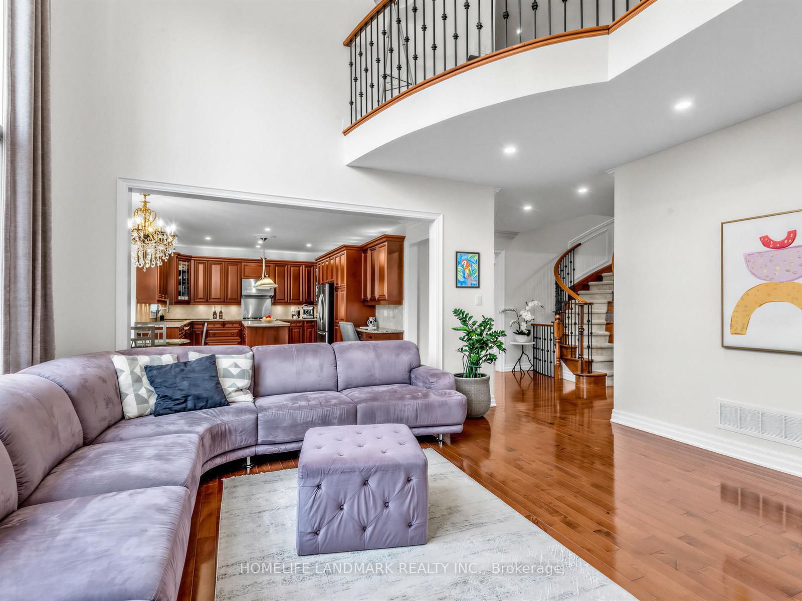 Detached House for sale at 59 Black Walnut Crescent, Richmond Hill, Ontario, L4B 3S3 - Langstaff - MLS: N12980644