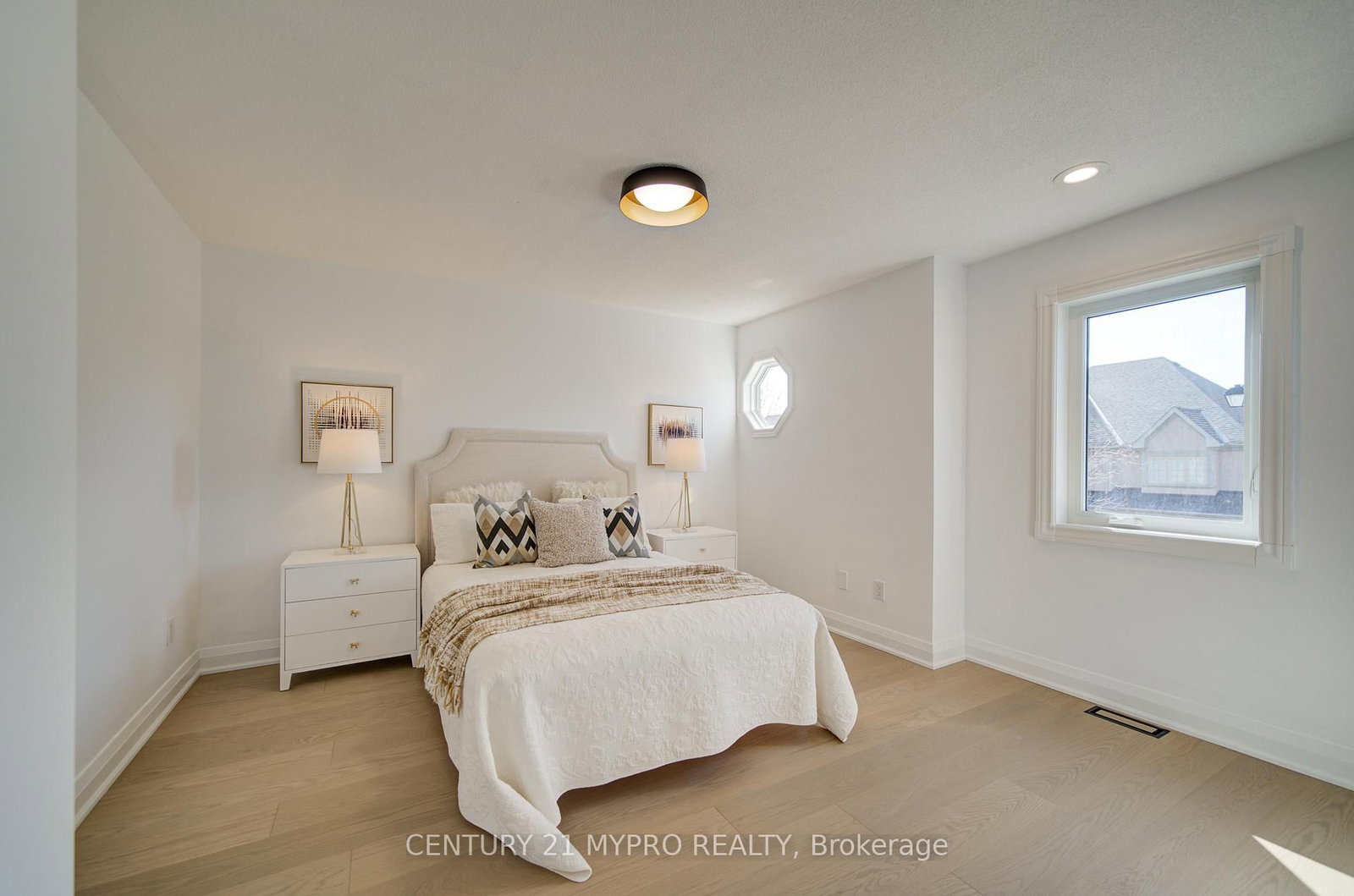 Detached House for sale at 64 Glengordon Crescent, Markham, Ontario, L6C 0K1 - Devil's Elbow - MLS: N12980752