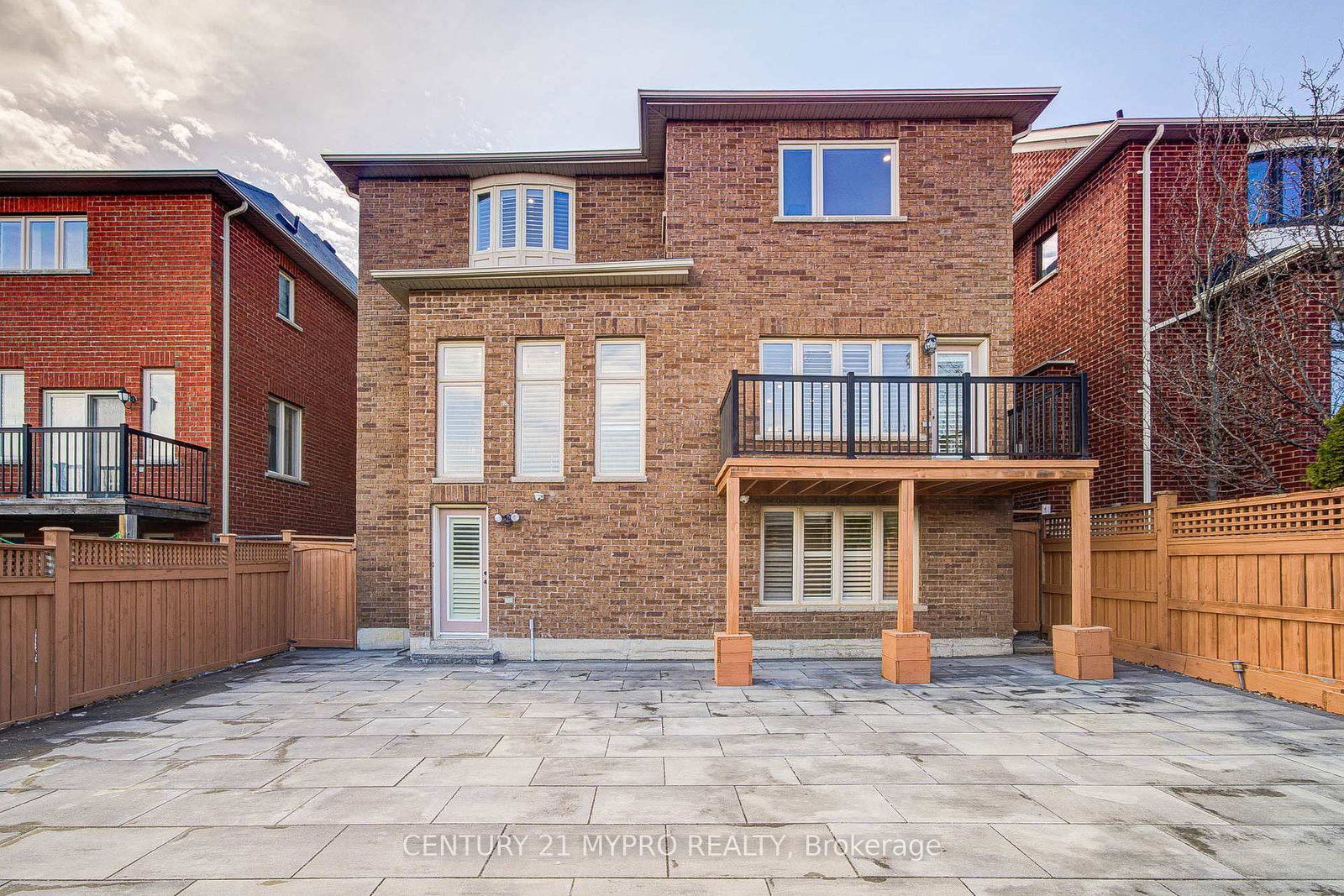 Detached House for sale at 64 Glengordon Crescent, Markham, Ontario, L6C 0K1 - Devil's Elbow - MLS: N12980752