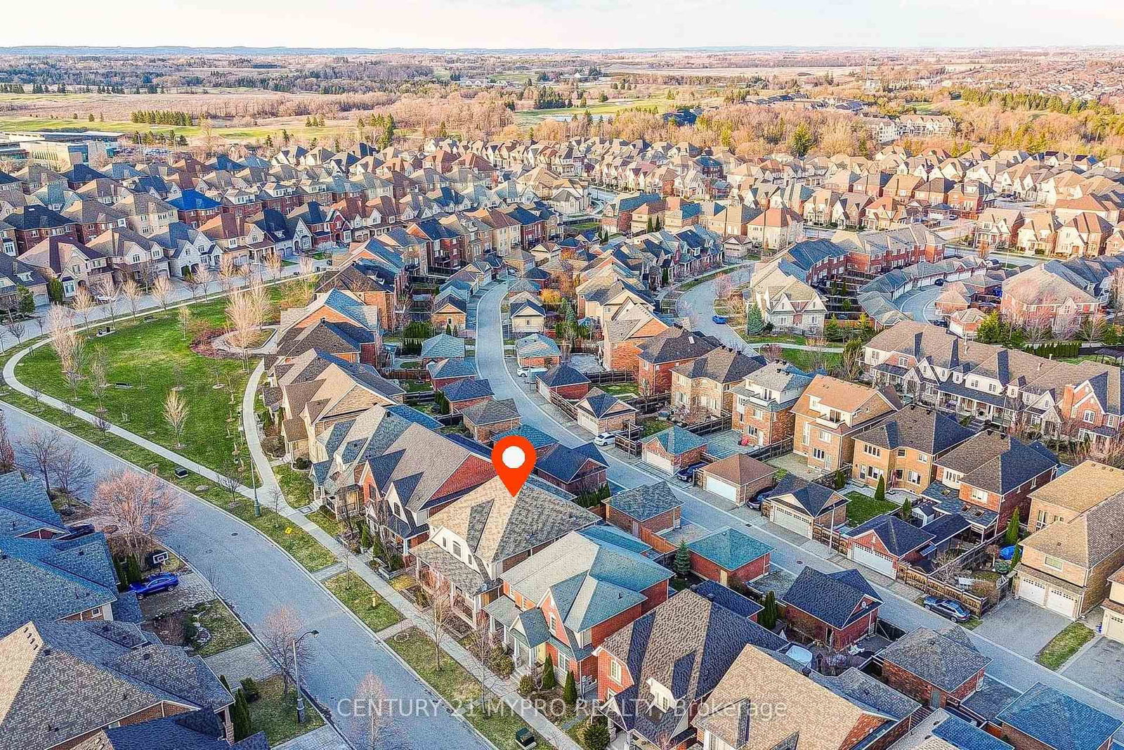 Detached House for sale at 64 Glengordon Crescent, Markham, Ontario, L6C 0K1 - Devil's Elbow - MLS: N12980752