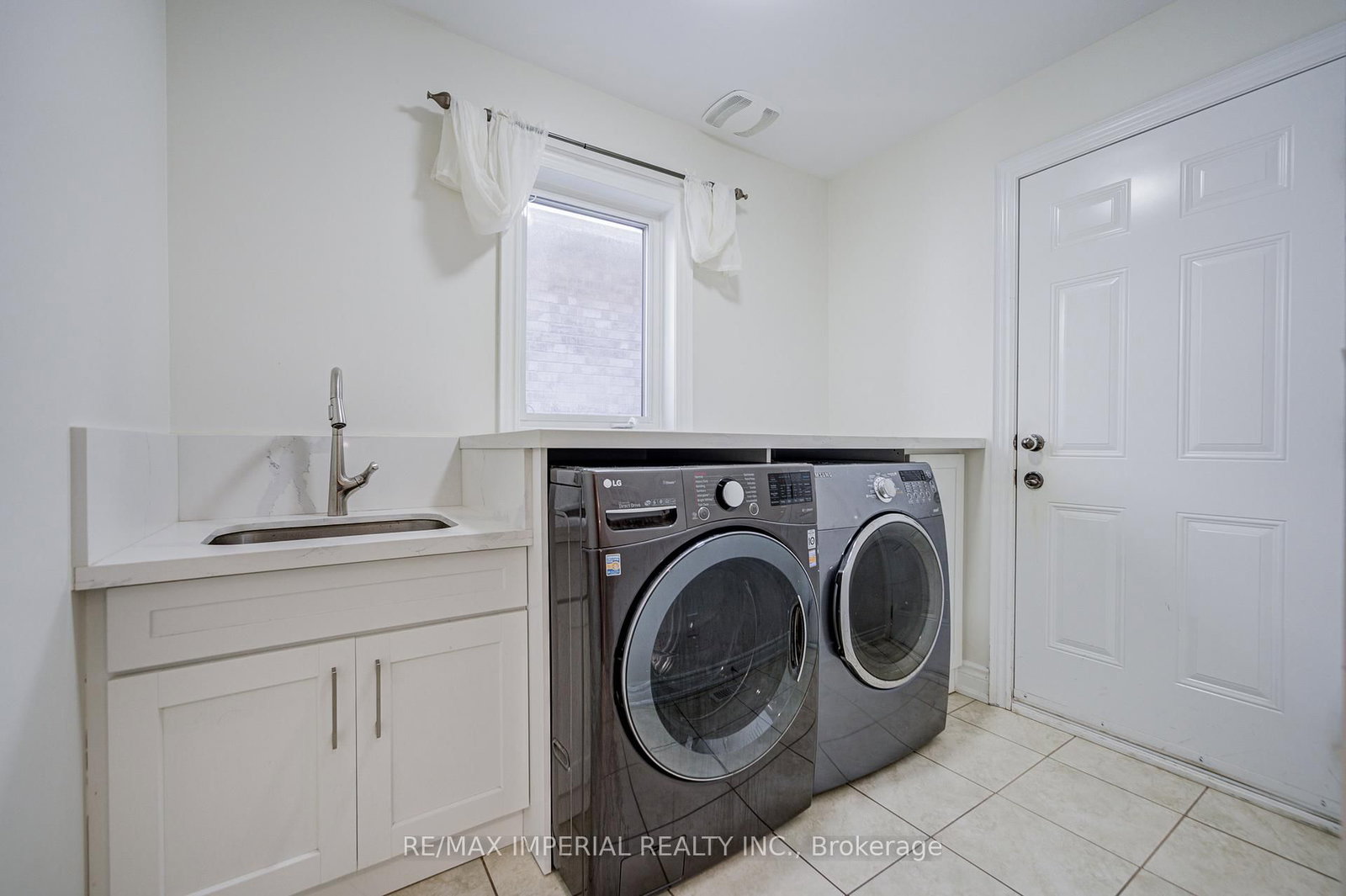 Detached House for sale at 28 Mancini Crescent, Richmond Hill, Ontario, L4E 0T1 - Jefferson - MLS: N12980928