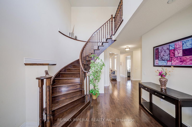 28 Mancini Cres, Richmond Hill, L4E 0T1 | Image 2