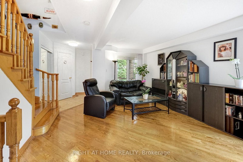 28 Foxtail Rdge, Newmarket, L3X 1Z6 | Image 2