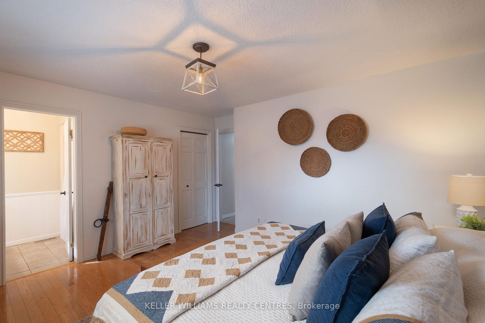 Detached House for sale at 2209 Willard Avenue, Innisfil, Ontario, L9S 2C1 - Alcona - MLS: N12980986