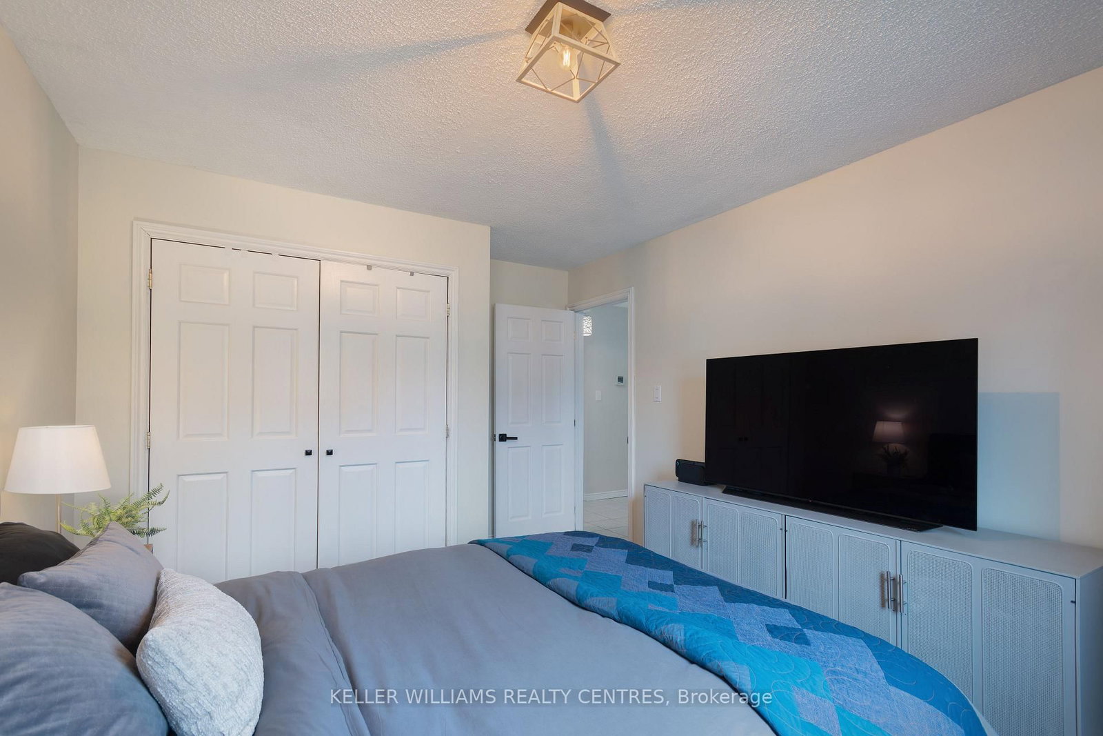 Detached House for sale at 2209 Willard Avenue, Innisfil, Ontario, L9S 2C1 - Alcona - MLS: N12980986