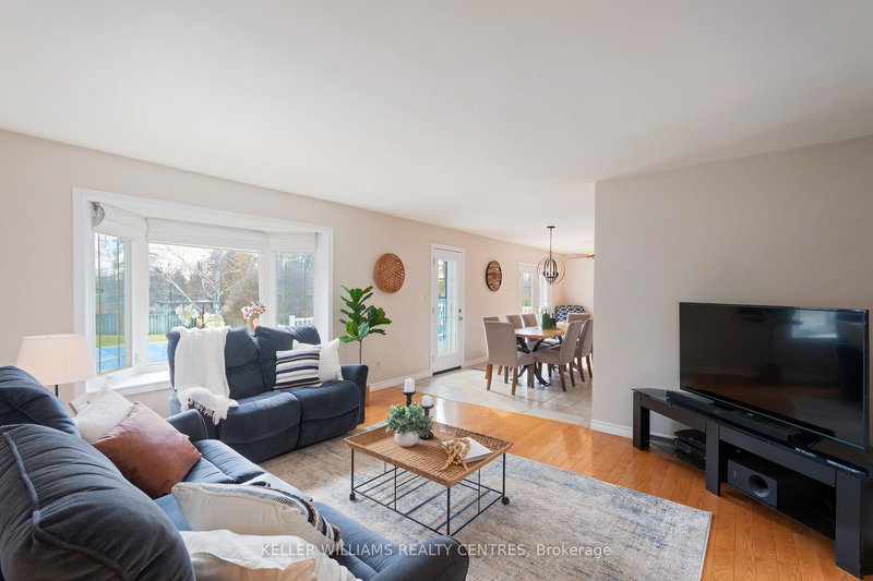 2209 Willard Ave, Innisfil, L9S 2C1 | Image 3