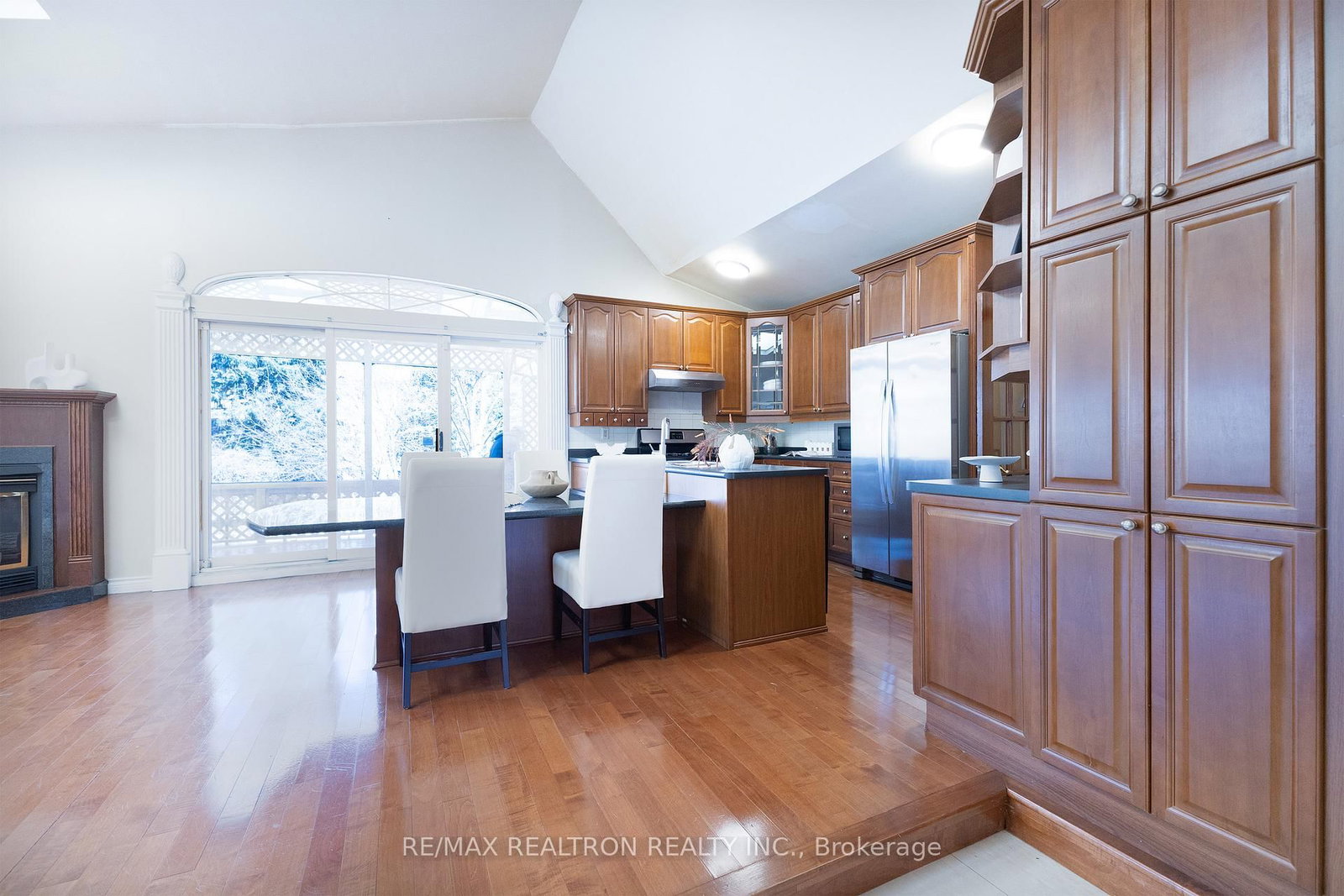 Detached House for sale at 142 Hillsview Drive, Richmond Hill, Ontario, L4C 1T2 - Observatory - MLS: N12981042